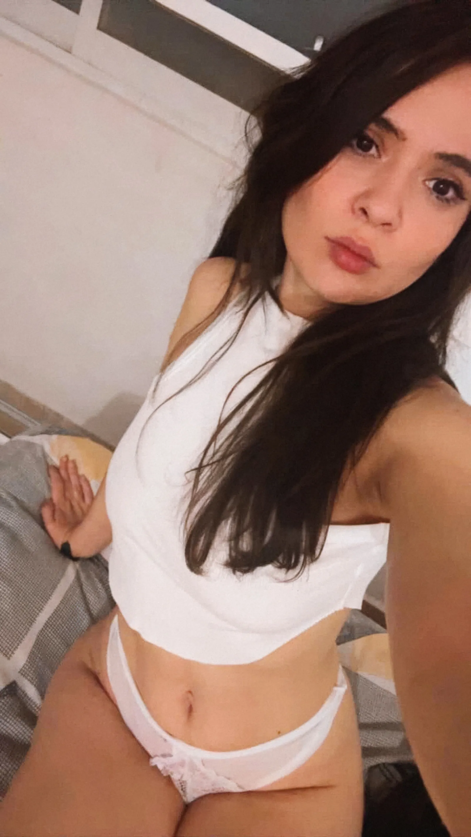 Mitzlemat colaboradora del mes top blanco selfie